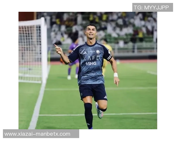 C罗头球助攻未果菲利克斯射门高出后C罗无奈敲脑门